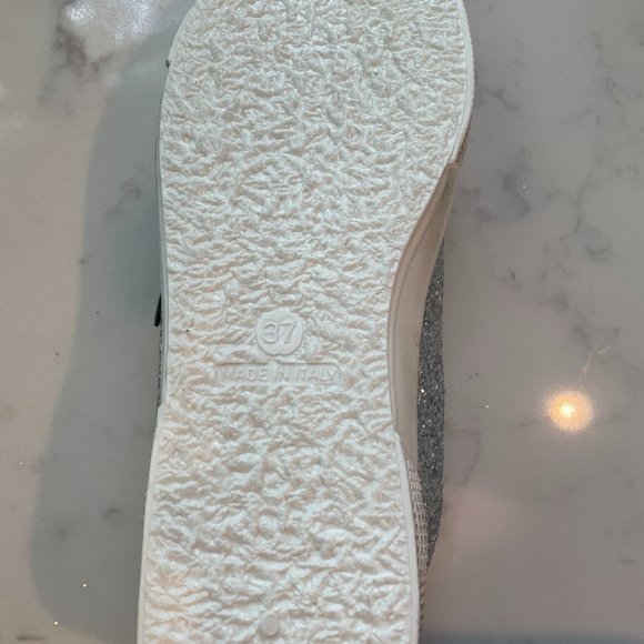 Golden Gooses NWT never worn - Picture 6 of 8